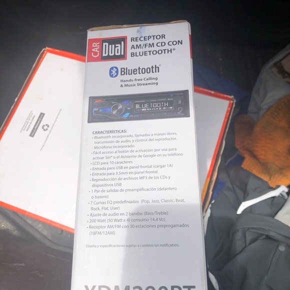 Brand new dual radio never been opened still in the box - Picture 2 of 3